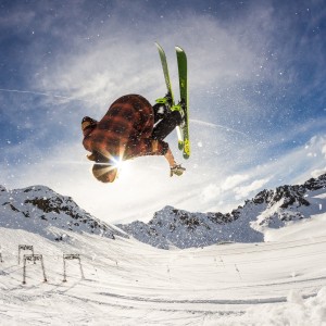 开云体育ios-足球文化讲座走进高校和社区，弘扬体育精神激发青少年热情，校园足球文化展示